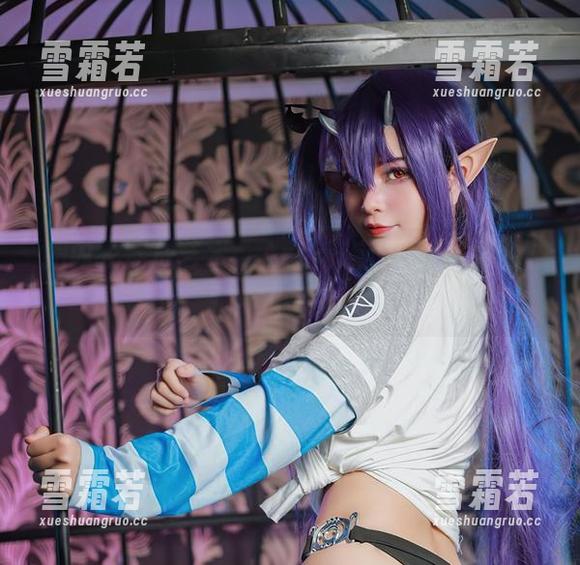 把内衣穿成艺术，Azami定制写真展现风情不止表面！