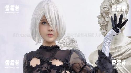 来自Azami的定制睡衣，像是为寻找完美的熬夜搭配人手必备的一件