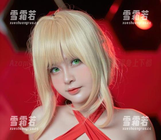 Azami独特私拍，原图下的小厨娘，浑身上下都是让人浮想联翩的气息。