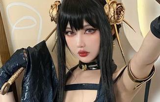 看，Choi Ji Yun姐姐私房美图上线，一秒变身眼影的最佳尝试！