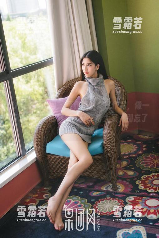 GIRLT果团网 - 莫雅琪的夏日作品，像一场水上乐园的派对，分享给大家，别忘了带上浮圈哦！