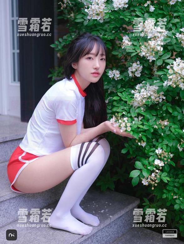 镂空写真集来了，HaNari(하나리)更新得真频繁，我都快把“好奇宝宝”这一身份落实到位了！