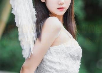 欣赏喵糖映画的制服少女，她们的图集总让我想起我的学生时代，唉…