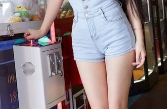 MiiTao蜜桃社 – 泳池里，E杯奶茶发起的写真疯狂，乐趣无穷！