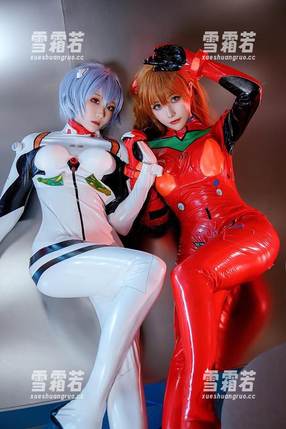 Momoko葵葵的私房写真：在翠之海，与空音和陆乃调皮一下