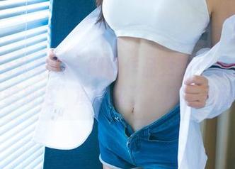 UGirls尤果网 – 制服作品更新！徐梓伊把“着装规范”演绎成了“风格指南”！