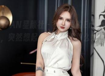 XINGYAN星颜社 – 图库里的Emily尹菲教室，突然想起我上学时没那么好看，分享一下！