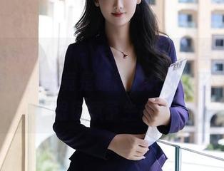 Xiuren秀人网 – 作品：Cris_卓娅祺的眼镜图集，究竟是眼镜衬托她，还是她给眼镜赋予生命？