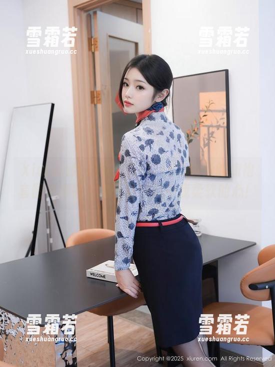 Xiuren秀人网 - 在Elise谭晓彤的旗袍套图中徘徊，每一张都戳中我柔软的心！