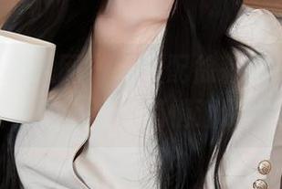 Xiuren秀人网 – 灰丝配徐莉芝Botty，照片里的小调皮悄悄溜了出来！