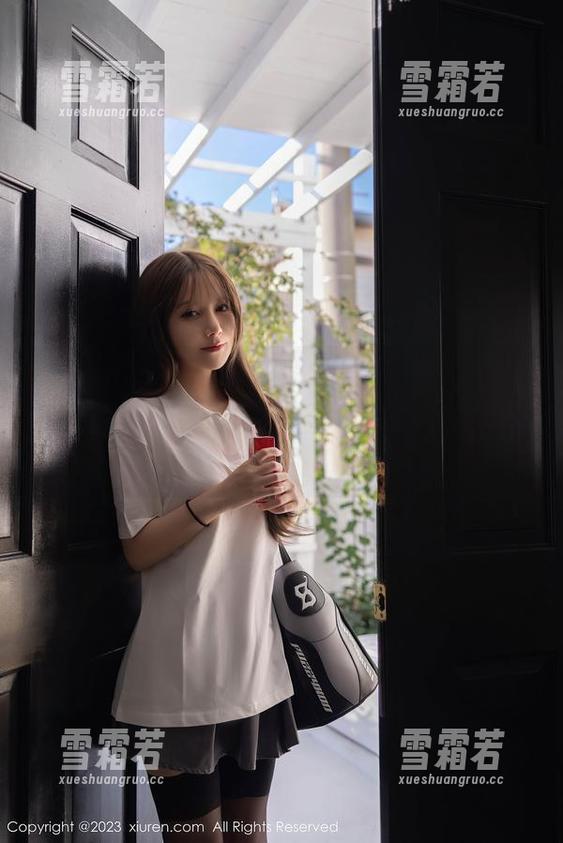 Xiuren秀人网 - 明明只是一套写真，李丽莎却成了女王，下载就好，想太多不值当！