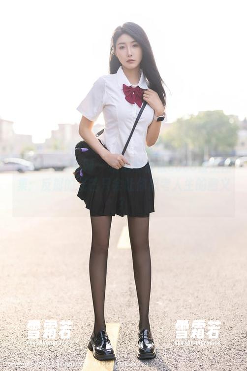Xiuren秀人网 - 精选赵惟依coco镂空图集：反射的光芒只会让你思考人生的意义？