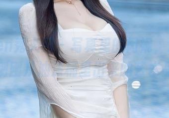 Xiuren秀人网 – 写真里的闵妮，油亮得像刚刚从油漆桶里出来的艺术品。