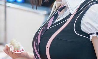 Xiuren秀人网 – 麻吉小兔子的女友全套，光是封面就想给满分，不过内容嘛，见仁见智。