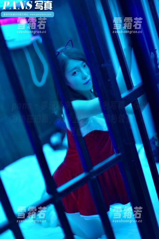 pans - 李沫带来的最新黑色写真：你以为她在拍照，实际上她在跟黑色较劲，看谁更耐打！