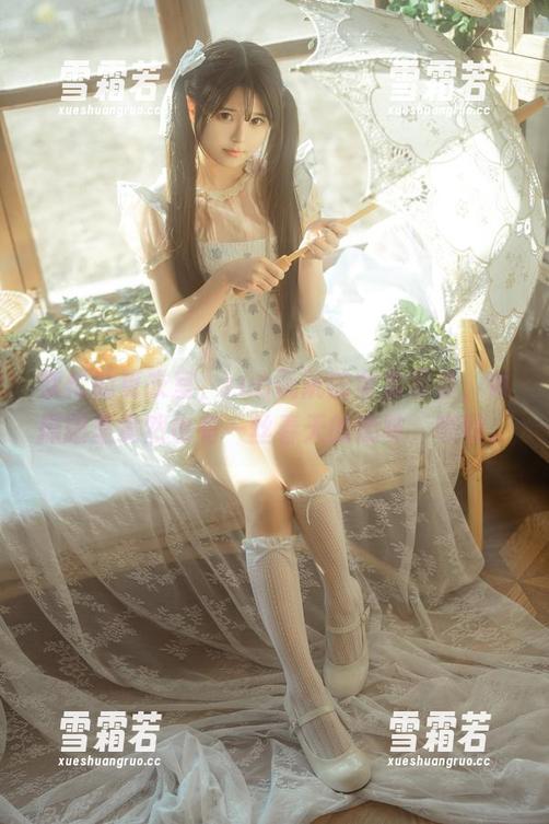 繁忙的更衣室，rua阮阮的全套写真，体操服里竟然也有一丝春天的意味，啧啧。