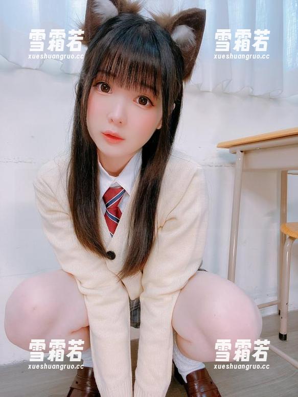 这一张张图片，‘shimo霜月’与‘Asuna’泳装的搭配让人忍俊不禁...