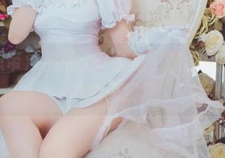最不想带泳圈的yui金鱼，最新作品在泳池鬼鬼祟祟