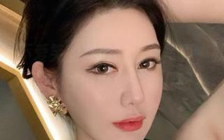 微密圈 – 不爱笑的赛琳的全套写真，就问你能不能心甘情愿地多看几眼？