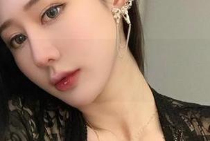 微密圈 – 不爱笑的赛琳的红色内衣合集中，免费的欢乐和小尴尬通通来了！