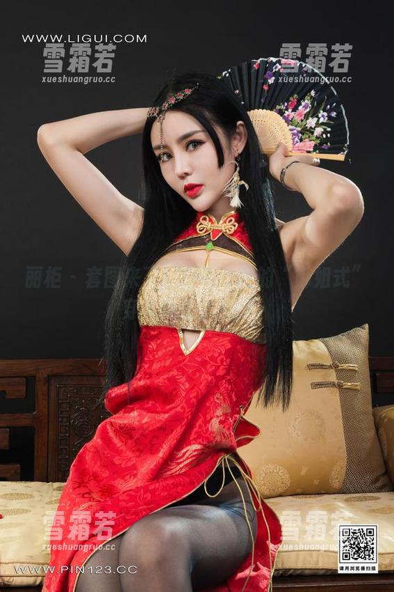 丽柜 - 套图来了！最新左左的“御姐式”穿搭真让人疑惑。