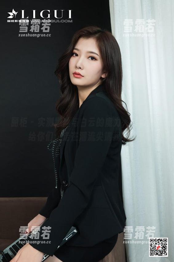 丽柜 - 实测黑丝与白云的魔力，图集分享给你们，走在潮流尖端我不怕！