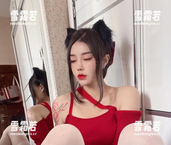今汐的裸足系列套图，走心只因那脚踝闪烁出的细腻光泽。