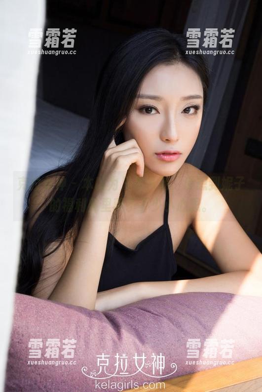 克拉女神 - 本以为只是泳池，没想到妮子的福利照里藏了不少小心思。