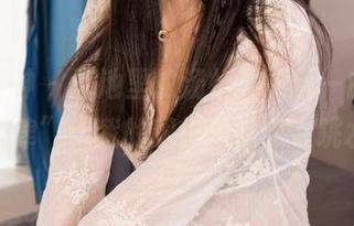 克拉女神 – 泳池里的汤怡，更新一曲“水中旋律”：我的眼神好像也在跳水！