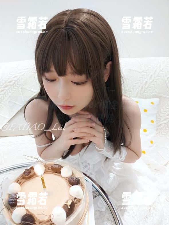 新婚初夜，发条少女yoki的全套图集：光影交错中的默契