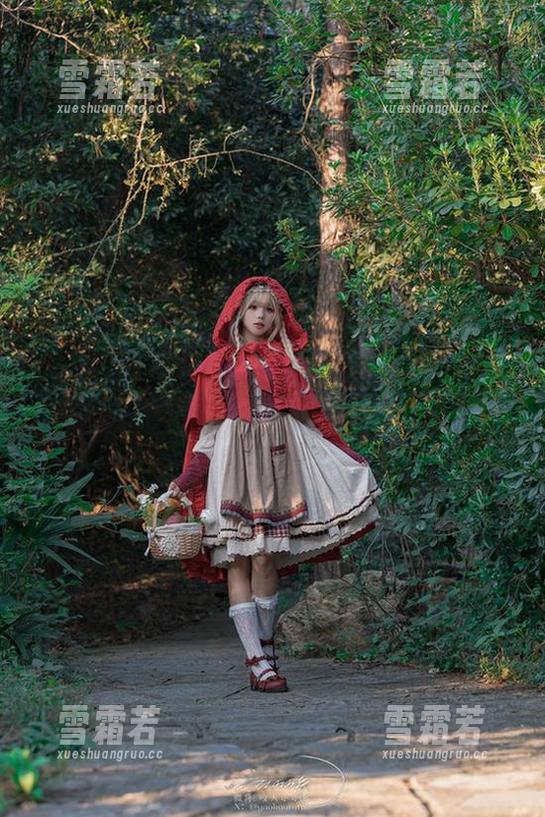 咬人小小兔的写真日记：微醺与妄想的交织