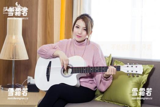 头条女神 - 原图：独家呈现文雪的“美足”，不怕你盯着，只求你雅观。