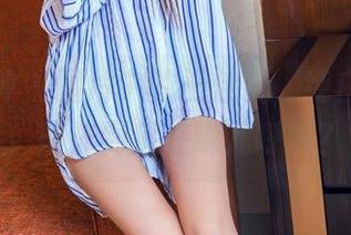 头条女神 – 图片中的王佳凝，纯白而真实，圣光到底在哪儿呼叫？