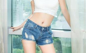 头条女神 – 艾小青：这只小野猫的美图，确实没让你失望，毕竟我也是超市进口的哦！