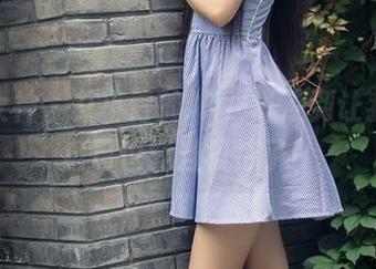 头条女神 – 艾小青的JK，高清到让我觉得自己也能当模特了！