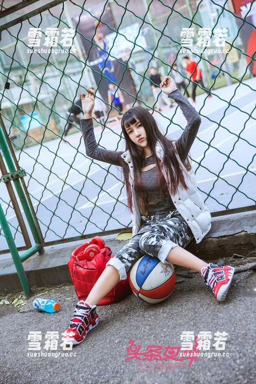 头条女神 - 高清图库暴露了：陈亦菲和她的丝袜，谁的戏更好看？