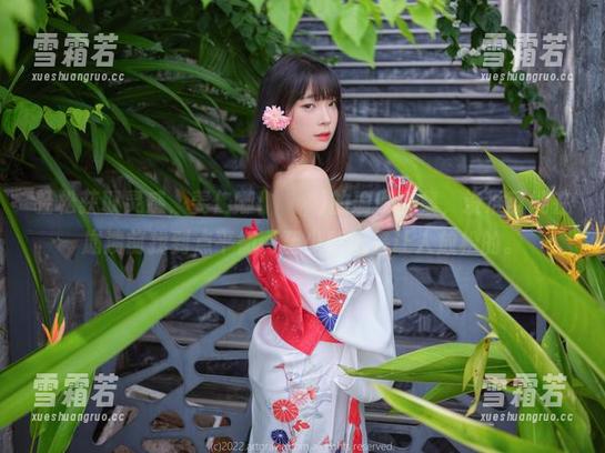 轻松获取灵感，姜仁卿(강인경)的瑜伽合集，没准就能在崩溃前找到点平衡—至少壁纸是让人放松的。