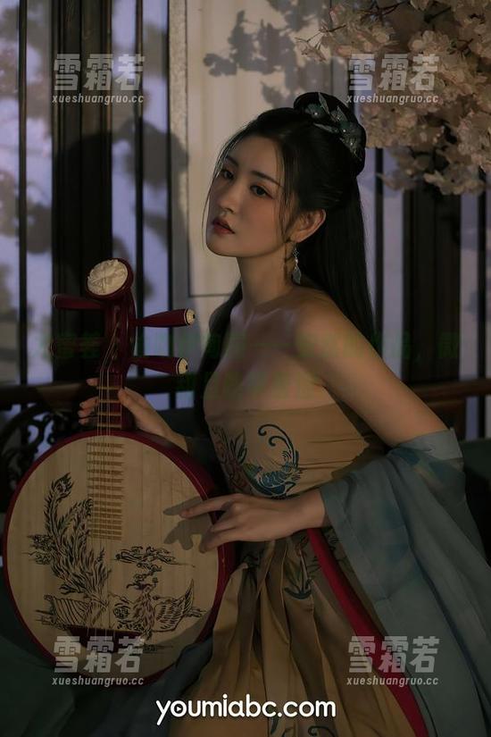 尤蜜荟 - 偷吻伊甸园——安然的作品，微甜且略带羞涩