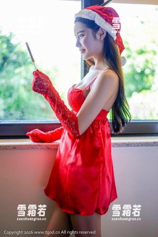 推女神 - 哦，卓琳妹妹的修女套图，那个氛围让人眼前一亮，率性又有点俏皮。