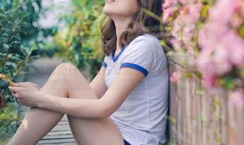 推女神 – 艾小青的新白色照片更新，简洁到一丝不苟又让人遐想