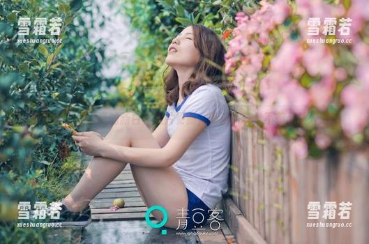 推女神 - 艾小青的新白色照片更新，简洁到一丝不苟又让人遐想