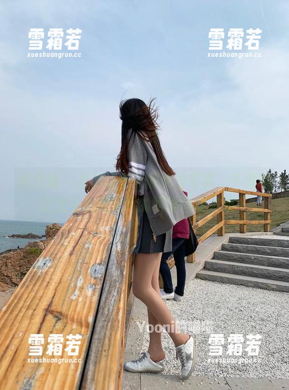 微密圈 - 有你喵带来的女友写真，下载的时候小心别被她的眼神勾走了哦～