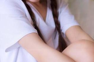 果团网 – 看，周妍希在女仆这角色里晃来晃去，图片里的趣味真的是忍不住想赞。