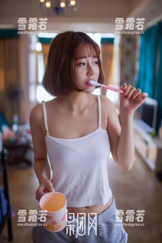 果团网-张小喵 果团网 - 张小喵的肉丝图集:一丝不苟,变得暧昧又好玩!