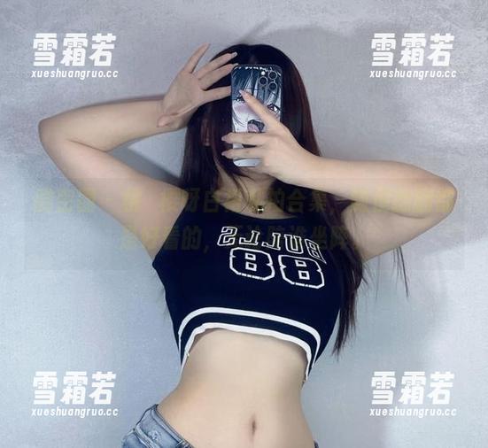 微密圈 - 桃沢樱呀白裙私拍合集，随便翻翻都是好看的，无论陪谁坐阵。
