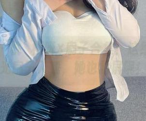 微密圈 – 桃沢樱呀×扇子合集：这组照片不光扇子入戏，她也霸屏呢！
