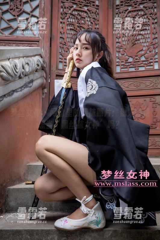 梦丝女神 - 网盘里的黑袜照片：魏婷婷是想当‘黑丝袜女神’吗？
