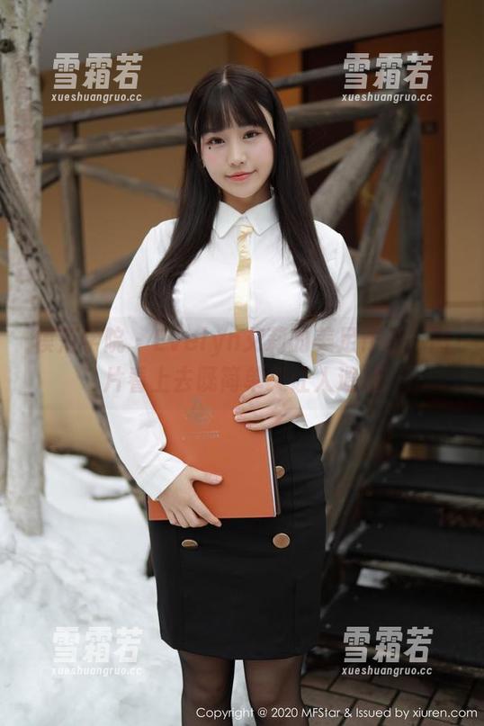 模范学院 - Evelyn艾莉的美足作品，图片看上去既简单又让人遐想