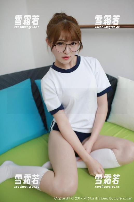 模范学院 - 眼镜下的艾莉Evelyn，原图里的她会不会凝视我的灵魂？
