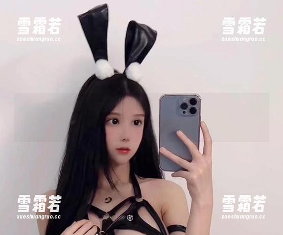 微密圈 - 分享沈汝凡超哇塞的甜心写真，仿佛咬了一口糖果呢。